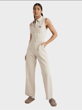 RVCA Cream Striped Jumpsuit
Excellent condition. Worn a few times.
